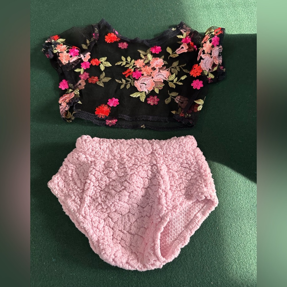 Boutique outfit. 9-12 months. #109